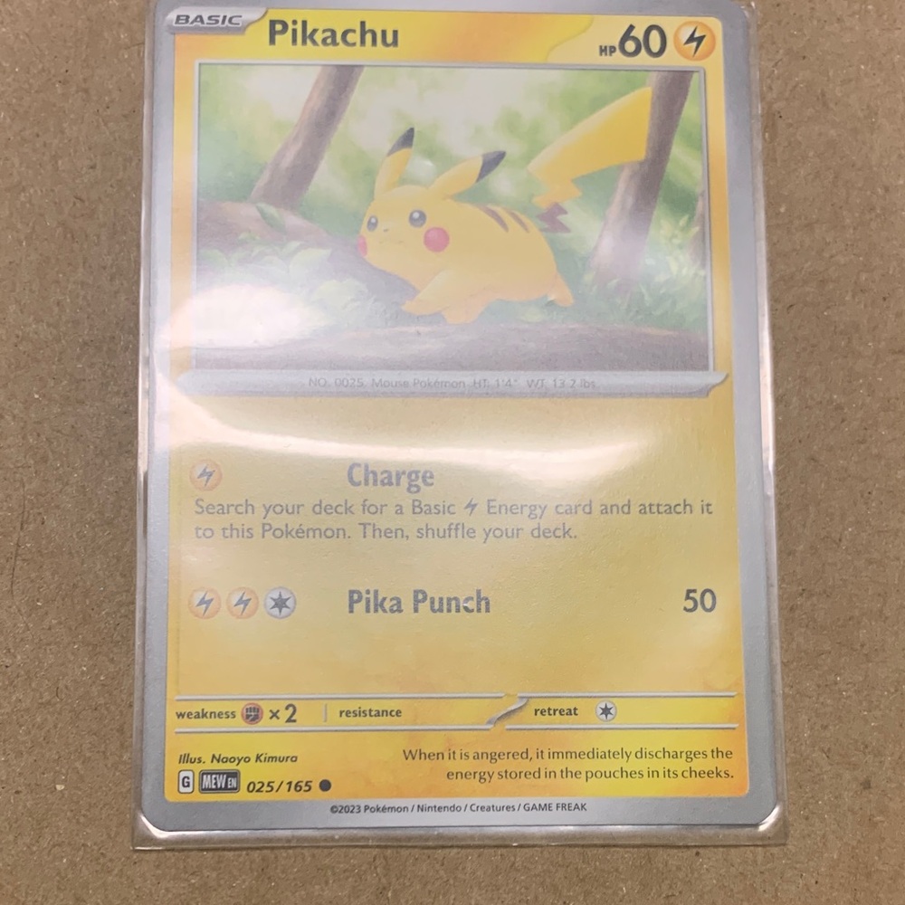 Pikachu Pokémon Card